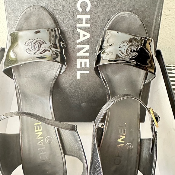 Chanel Black Patent Leather Heels - size 41 - Picture 4 of 8